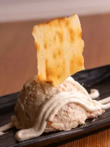 Ensaladilla rusa con gambas