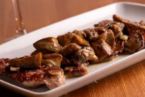 Presa ibérica con boletus