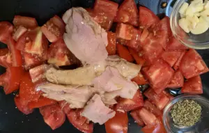 Tomate aliñado con ventresca